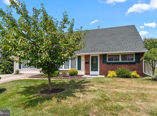 11 Trellis Rd, Levittown, PA 19056