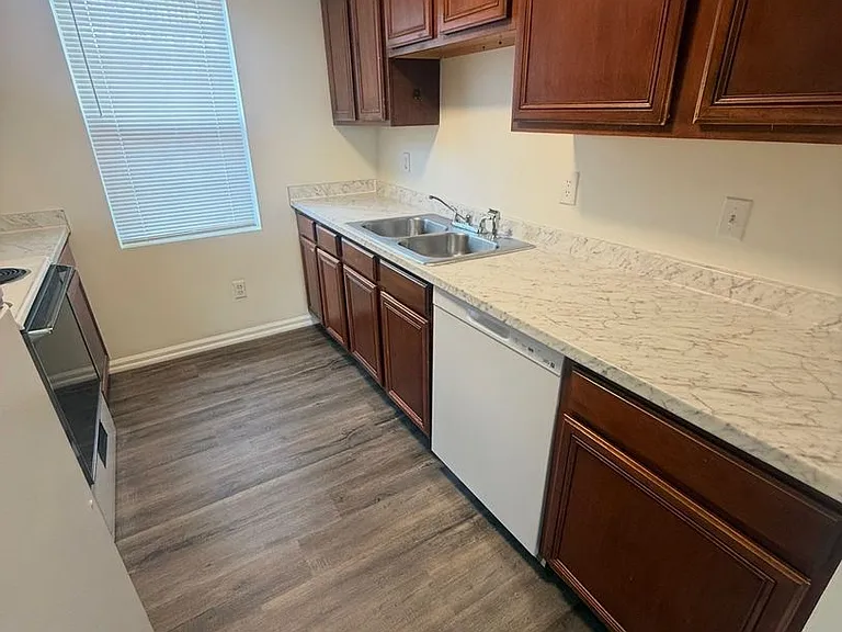 725 E Haggard Ave — Photo 5