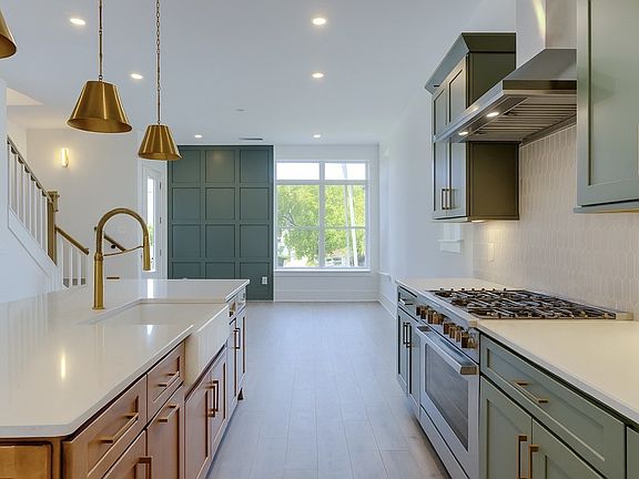 5th image of 110 Myrtle St #B
