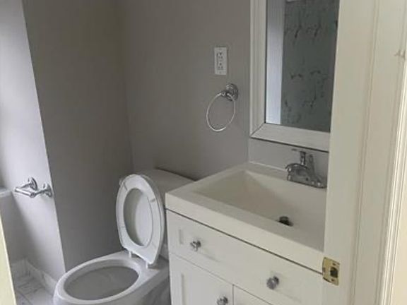 5th image of 4040 Spruce St APT 7