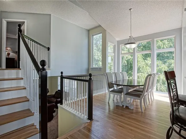 17020 E 43rd St S, Independence, MO 64055