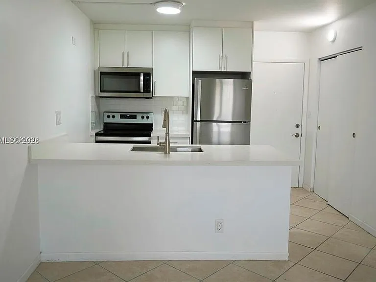 2771 Riverside Dr #405A — Photo 7