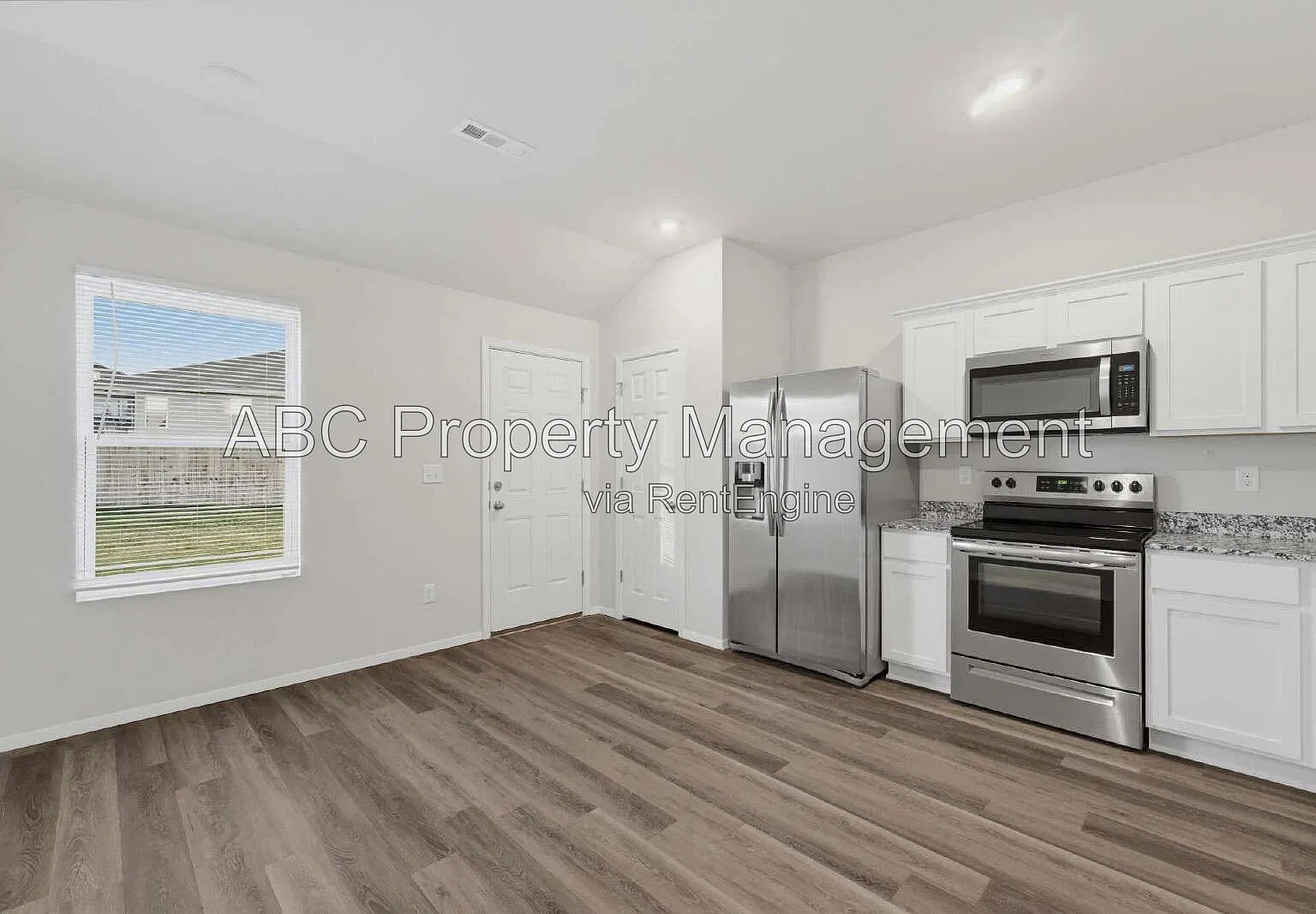 4 bed, 2.0 bath, 1652 sqft, $1,800 — Photo 2