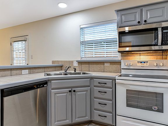 5th image of 1026 W Coffin St #1