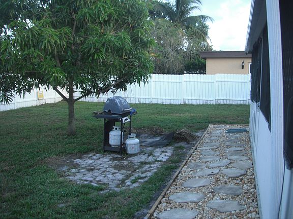 5th image of 323 SW 79th Ave