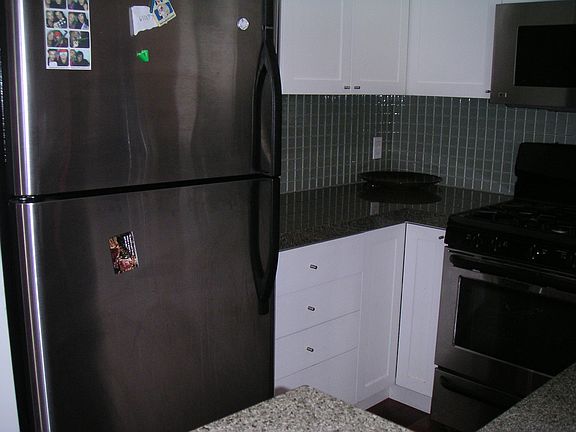 3rd image of 4835 Elmwood Ave APT I