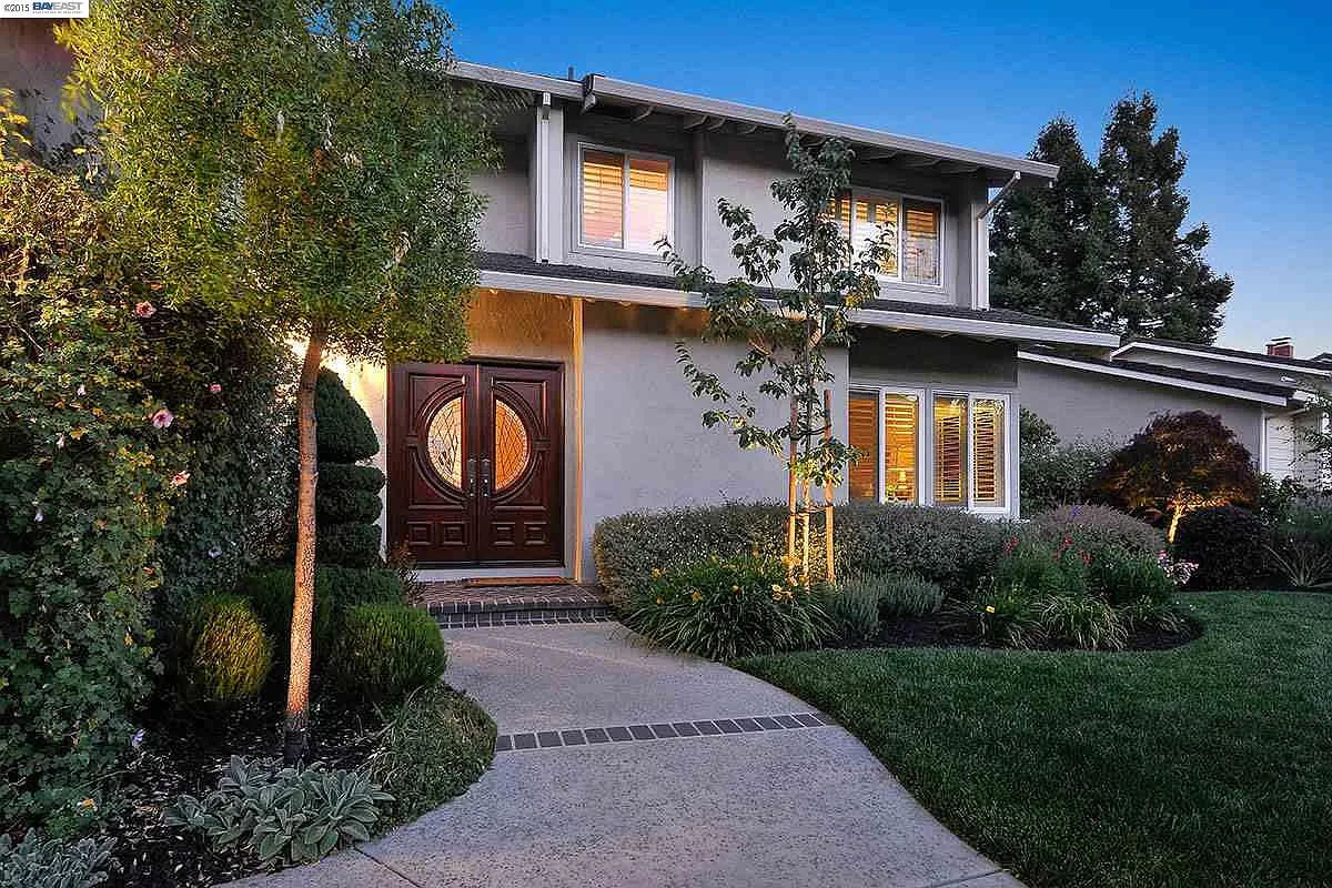 5765 Thousand Oaks Dr photo 1