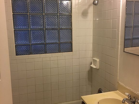 5th image of 829 N Cass St APT 4