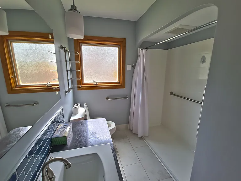 Main floor bath 1