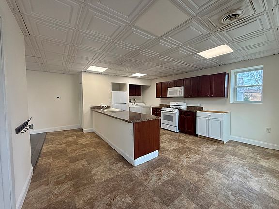 4th image of 504 Pleasant Ave