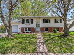 1449 23rd St, Bettendorf, IA