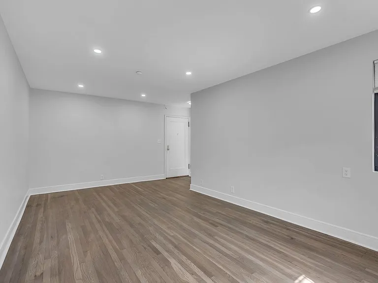 Palisades Manor Apartments — Photo 16