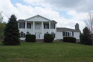 1st image of 319 Quail Valley Ln