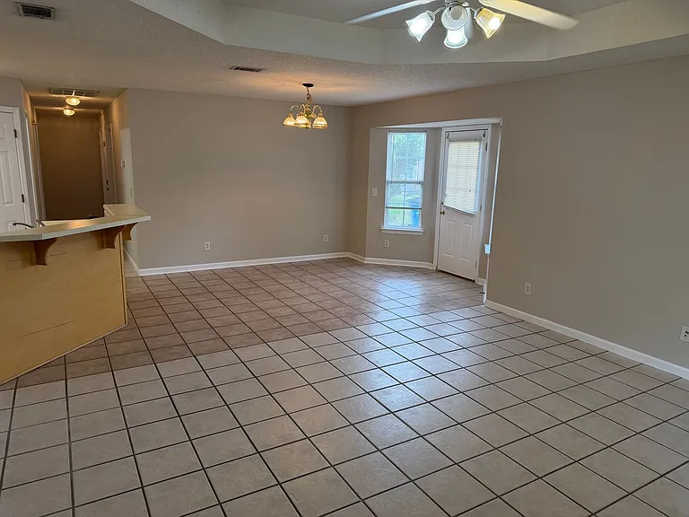 302 Windridge Dr — Photo 3