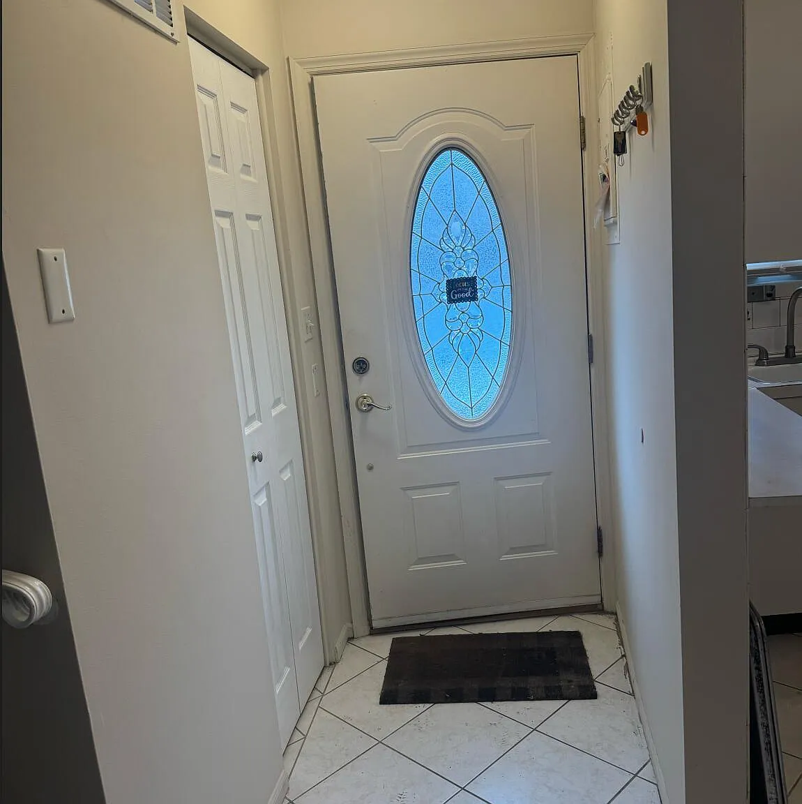3 bed, 2.0 bath, 944 sqft, $3,050 — Photo 3