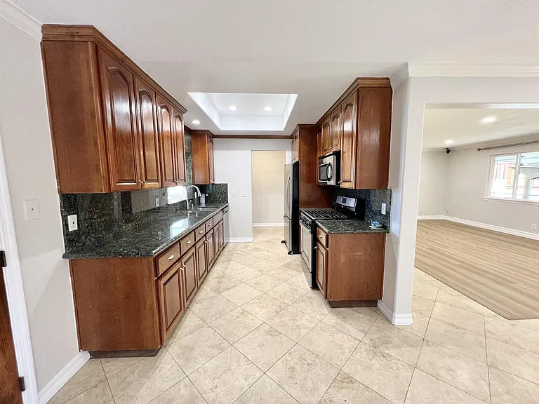 2494 Lone Oak Dr — Photo 21