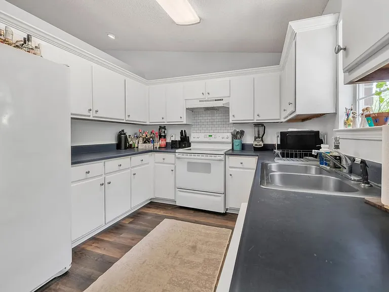 5246 Sewell Rd — Photo 6