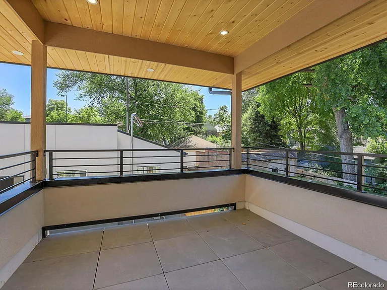 300 S Franklin St — Photo 23