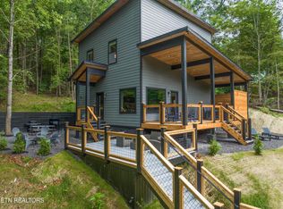 1517 Silver Poplar Ln, Sevierville, TN 37876