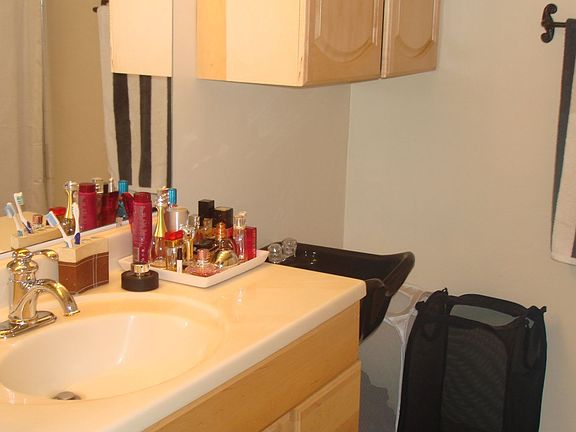 5th image of 6124 Buckingham Pkwy Unit 204
