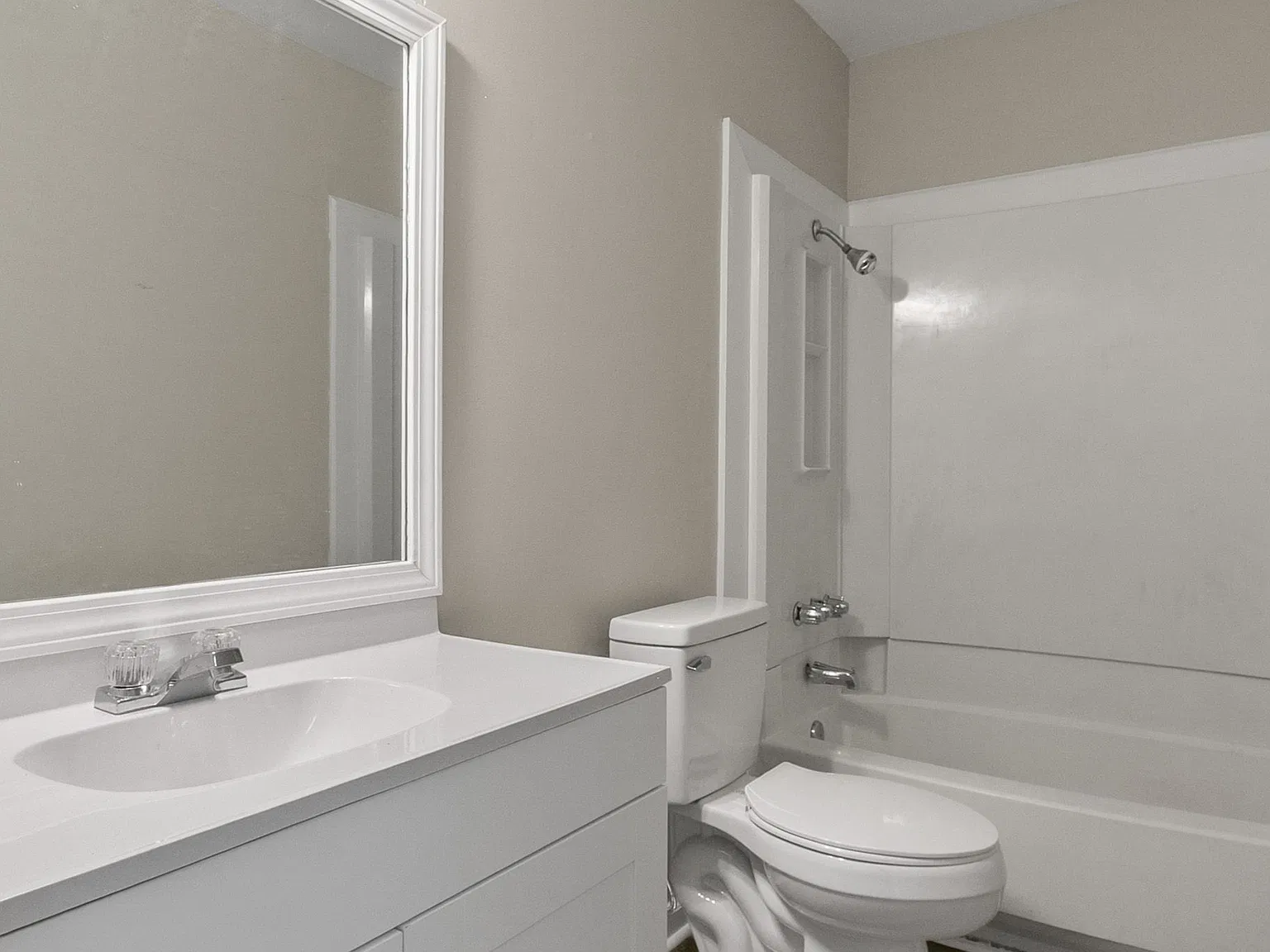 4 bed, 1.0 bath, 1305 sqft, $1,595 — Photo 4