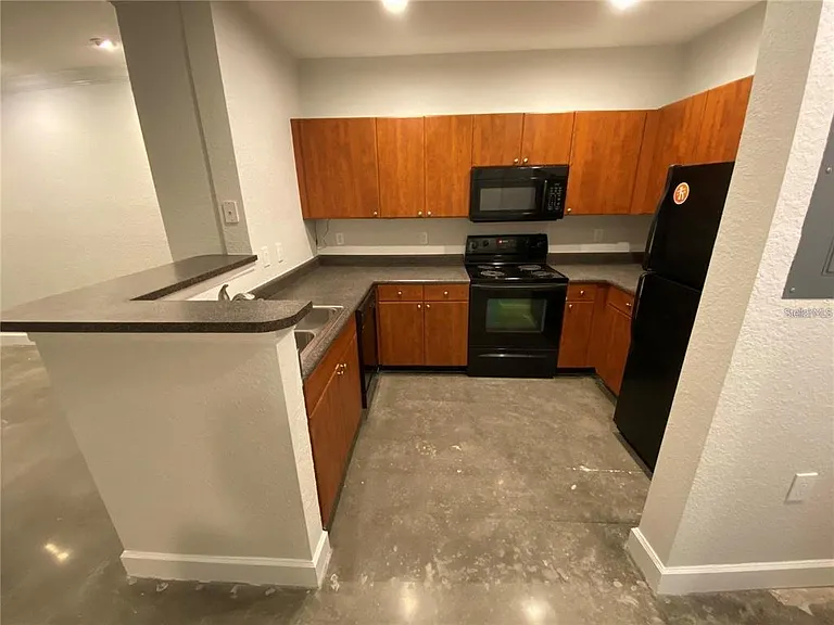 304 E South St #1020 — Photo 6