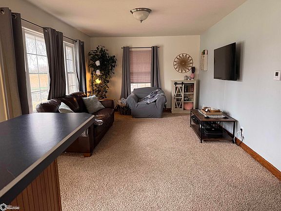 3rd image of 511 W 15th St