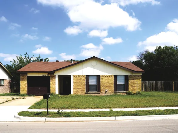 7021 Southampton Dr, North Richland Hills, TX 76182