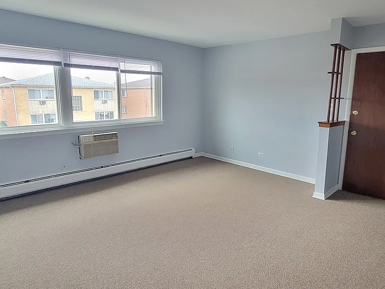 9220 Jill Ln #TOP FLOOR — Photo 4