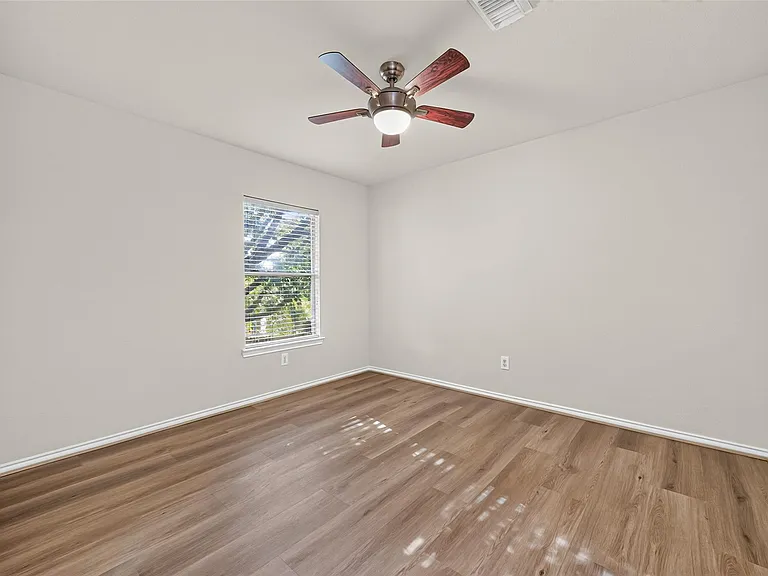 1807 Katlyn Ln — Photo 39