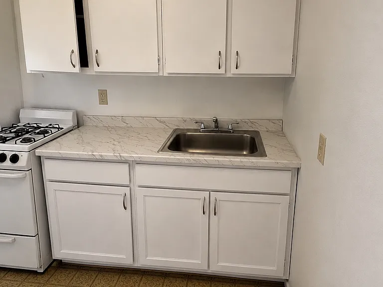 7905 Valley Vista Ave #2 — Photo 4