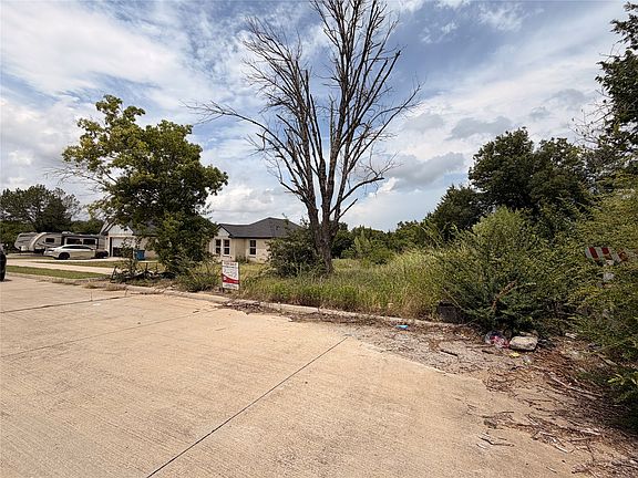 2nd image of 950 Bluff View Dr