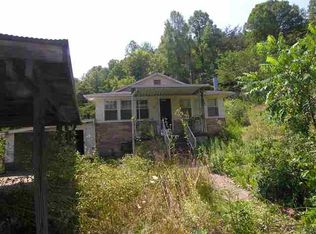 75 Wade Rd, Yawkey, WV 25573