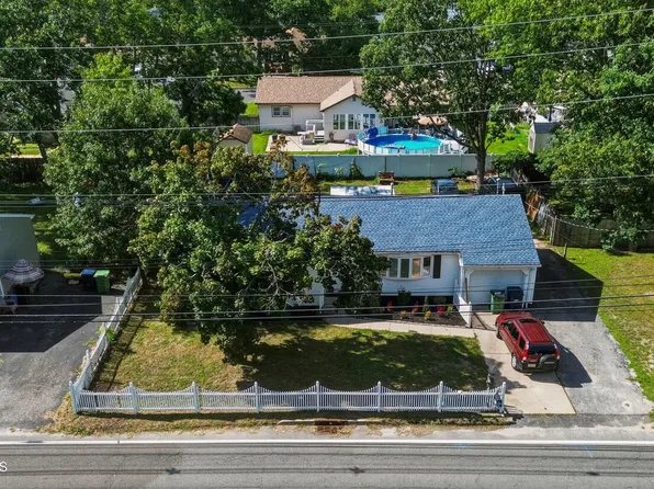 328 Mizzen Avenue, Beachwood, NJ 08722