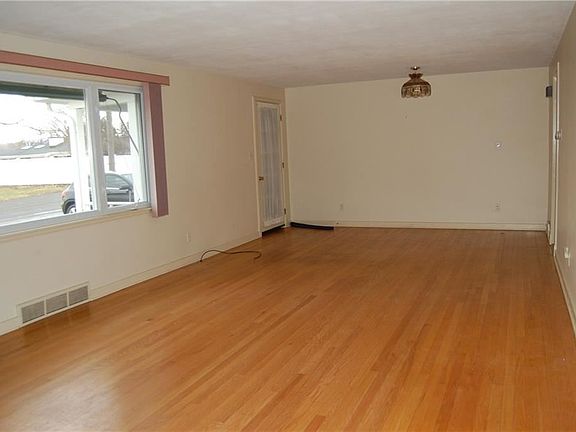 3rd image of 103 Poole Rd