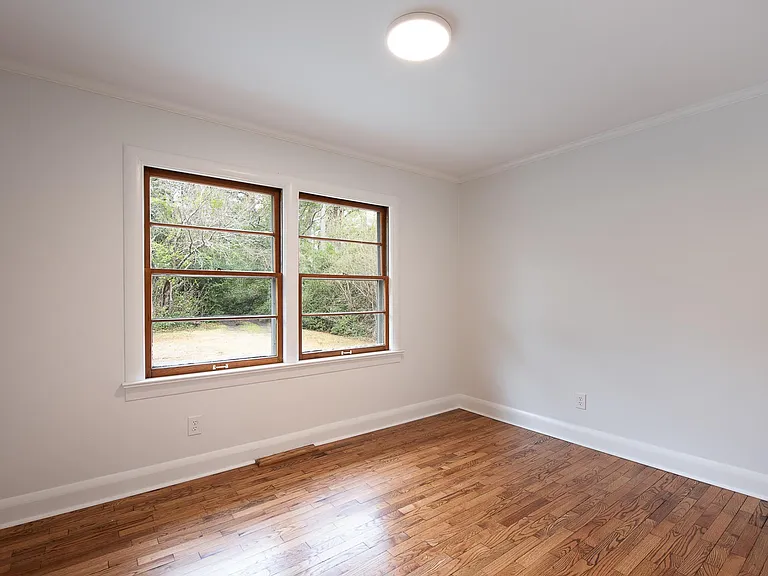 605 Bonham Ave — Photo 8