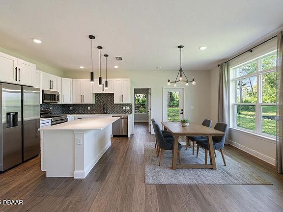 3rd image of 2092 E Parkway St
