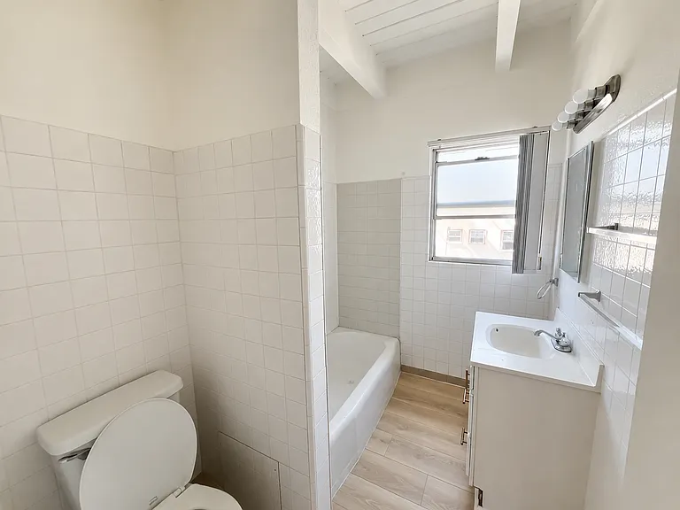 2102 S Pacific Ave — Photo 4