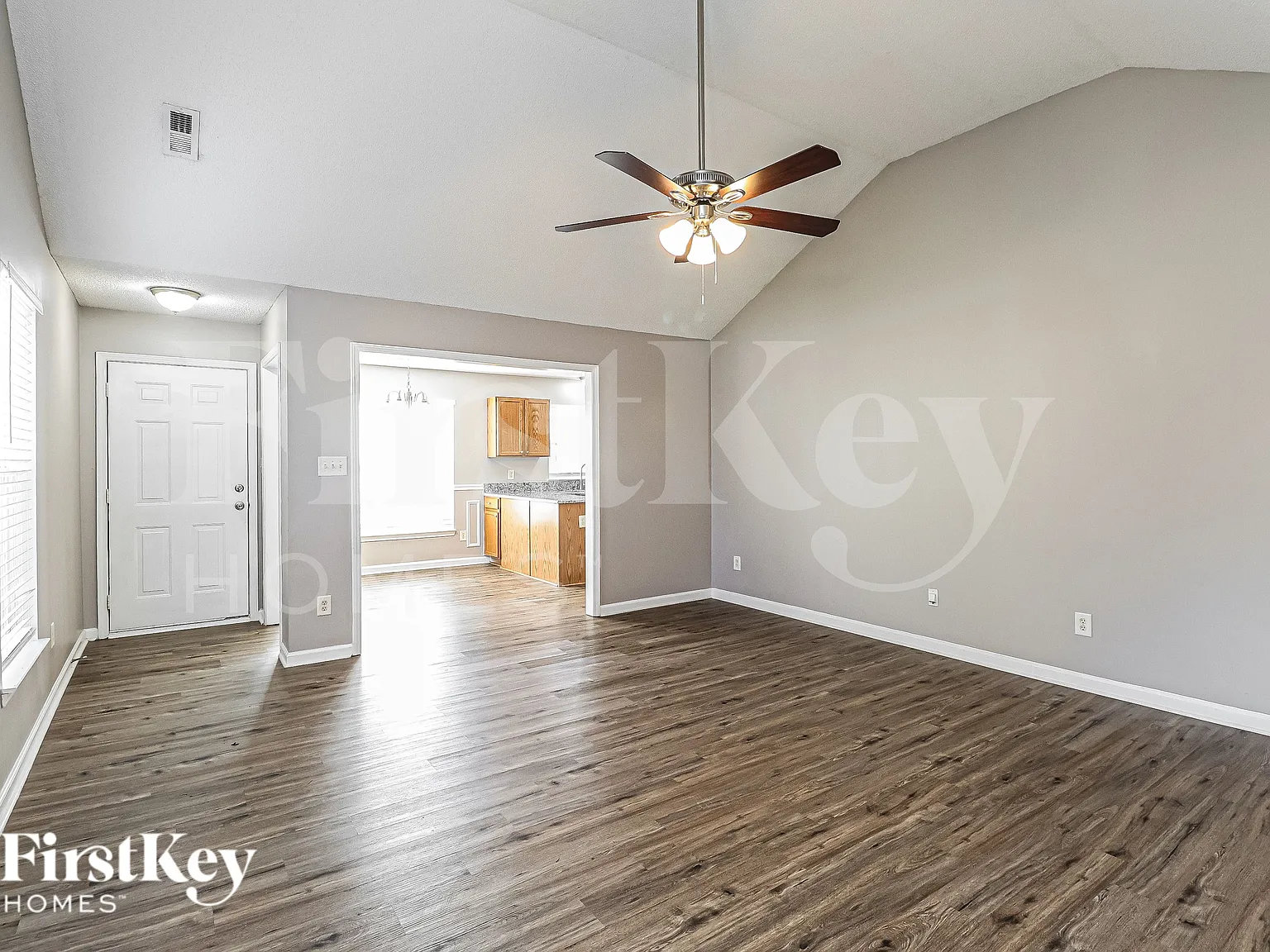 3 bed, 2.0 bath, 1206 sqft, $1,900 — Photo 4