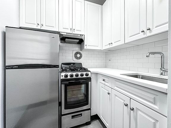 4th image of 4 Park Ave APT 15P