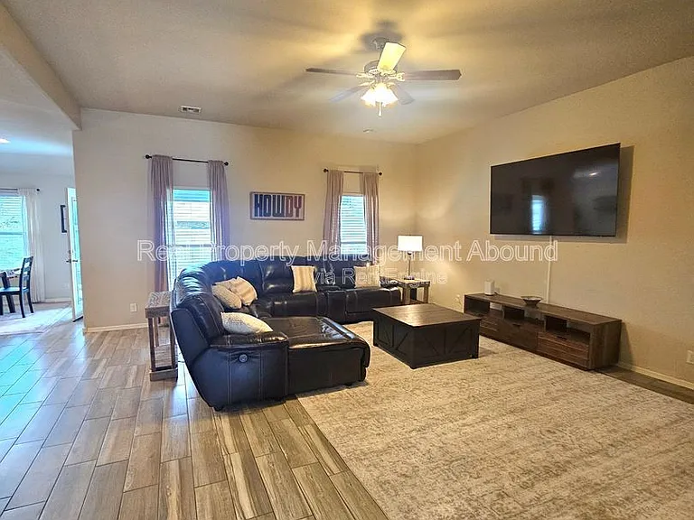 14727 S Urbana Ave — Photo 17