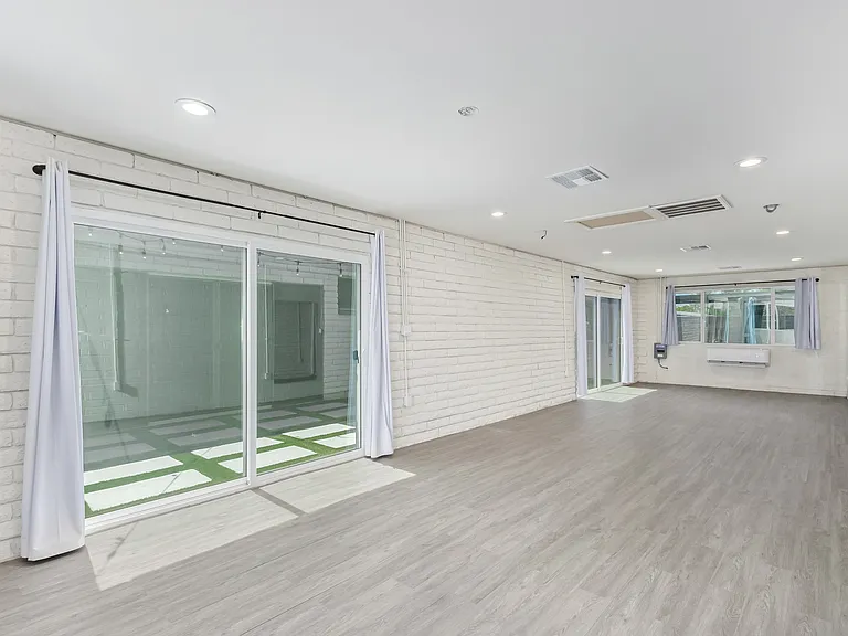 2136 W Village Dr — Photo 39