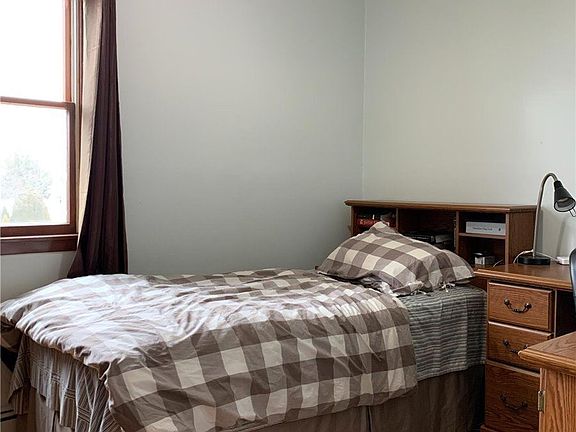 4th image of 62 Gardner Ave