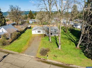 2582 Kalmia St, Sweet Home, OR 97386