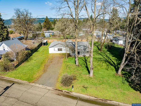 2582 Kalmia St, Sweet Home, OR 97386