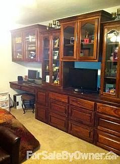 Master bedroom
						:
						If you do not want to cabinetry work, we will take it with us.