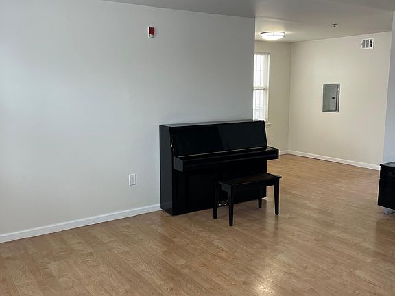 3rd image of 903 Wood St #A