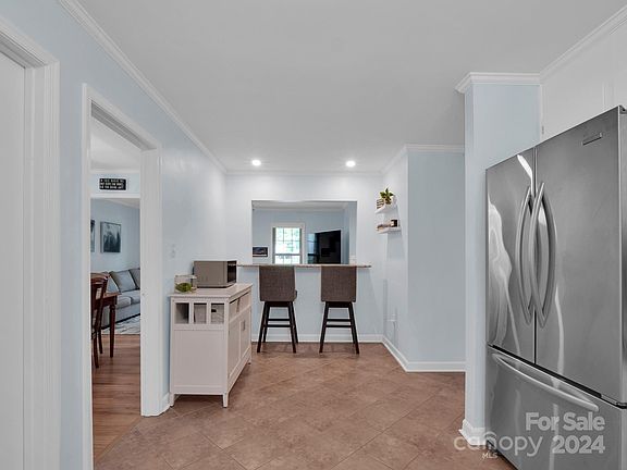 3rd image of 9610 Lone Oak Ct