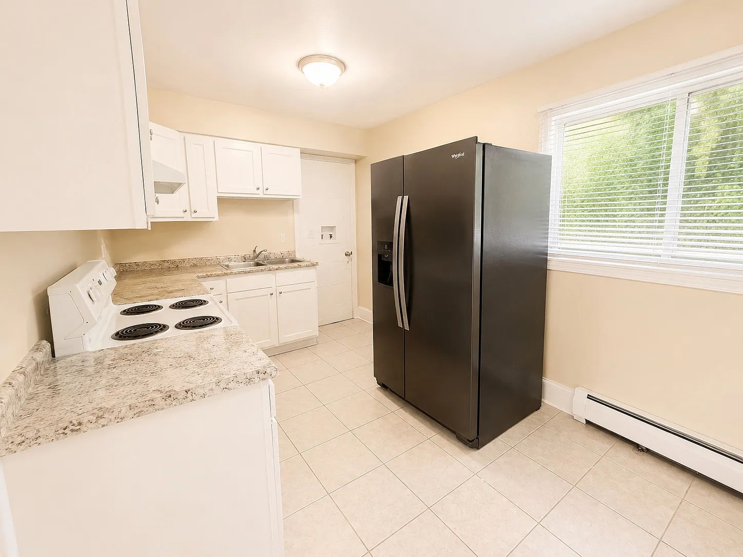 4628 Washington Square Dr — Photo 2