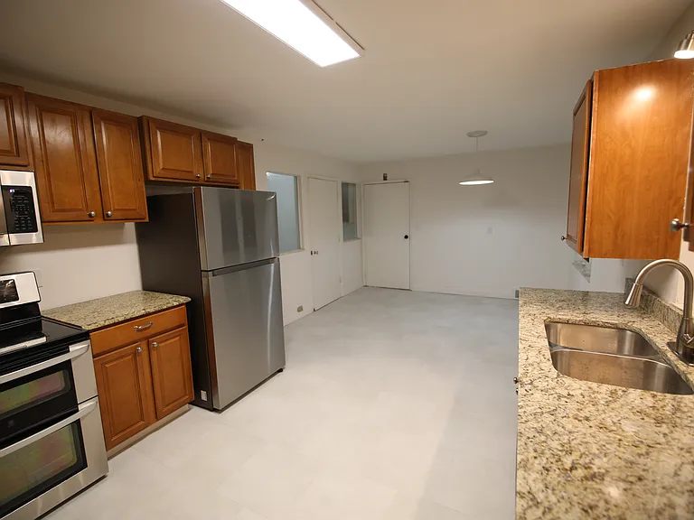 3191 E Broad St — Photo 22
